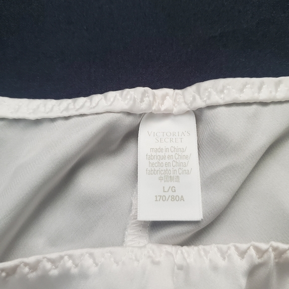 VS White Lace Shorts - Picture 4 of 10